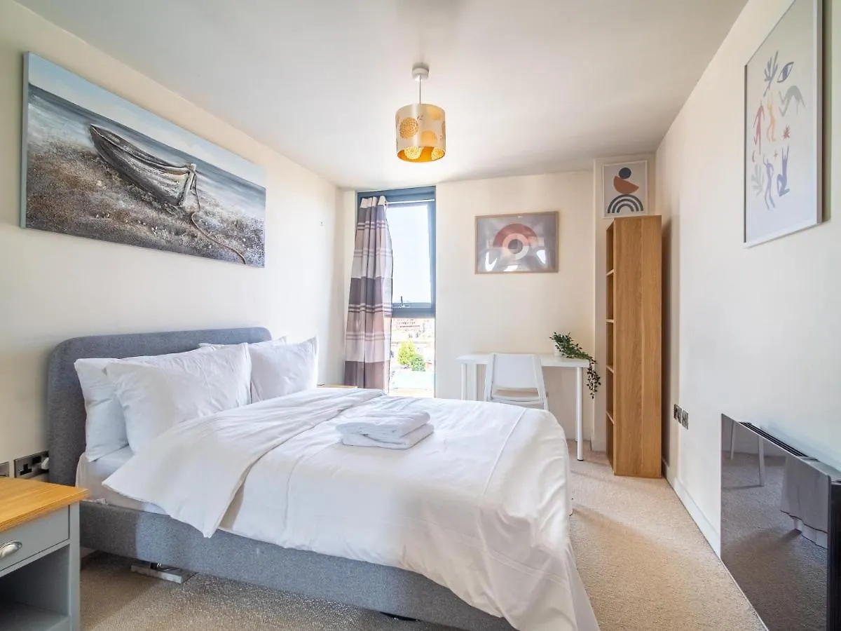 Exquisite 2-bedroom Apartment - City Centre Sheffield 0*,